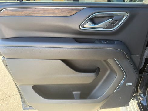 Used 2024 Chevrolet Suburban Premier RWD image 12