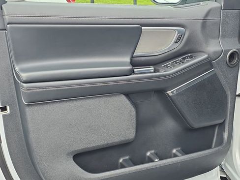 Used 2025 Ford Expedition Platinum AWD/4WD image 12
