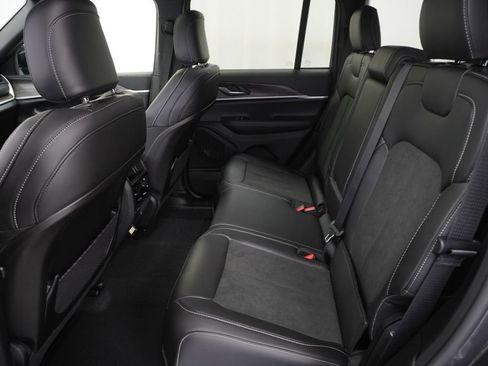 New 2026 Jeep Grand Cherokee Altitude AWD/4WD image 17