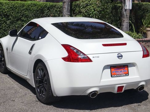Used 2017 Nissan 370Z Coupe RWD image 6