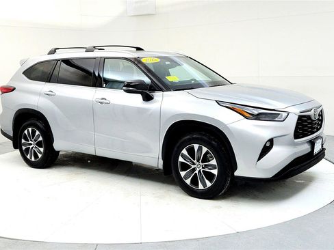 Used 2022 Toyota Highlander XLE image 7