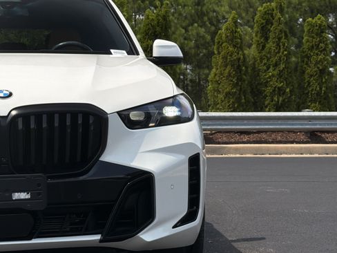 Used 2024 BMW X5 xDrive40i w/ M Sport Package AWD/4WD image 20