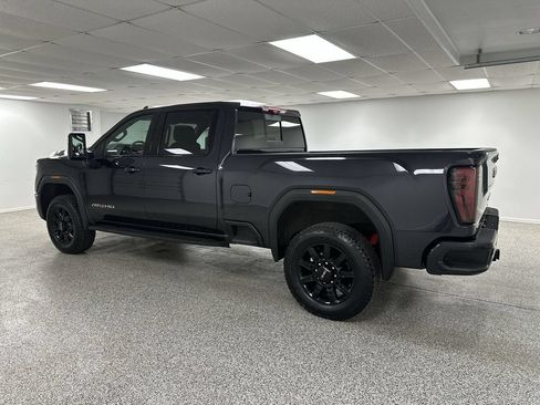 Used 2024 GMC Sierra 2500 AT4 w/ AT4 Premium Plus Package AWD/4WD image 6