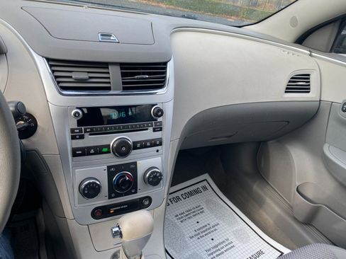 Used 2010 Chevrolet Malibu LS image 15