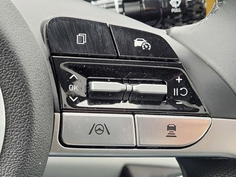 Certified 2025 Hyundai Elantra Limited image 30