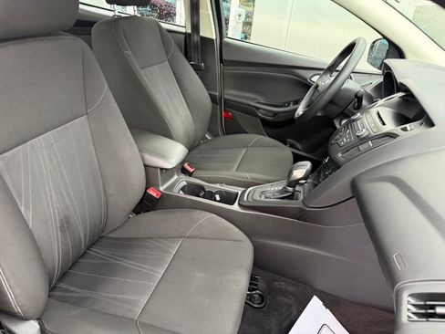 Certified 2017 Ford Focus SE FWD image 13