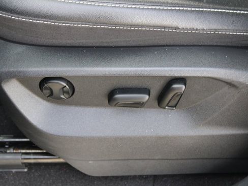 Certified 2022 Volkswagen Atlas SE w/ Black Wheel Package image 10