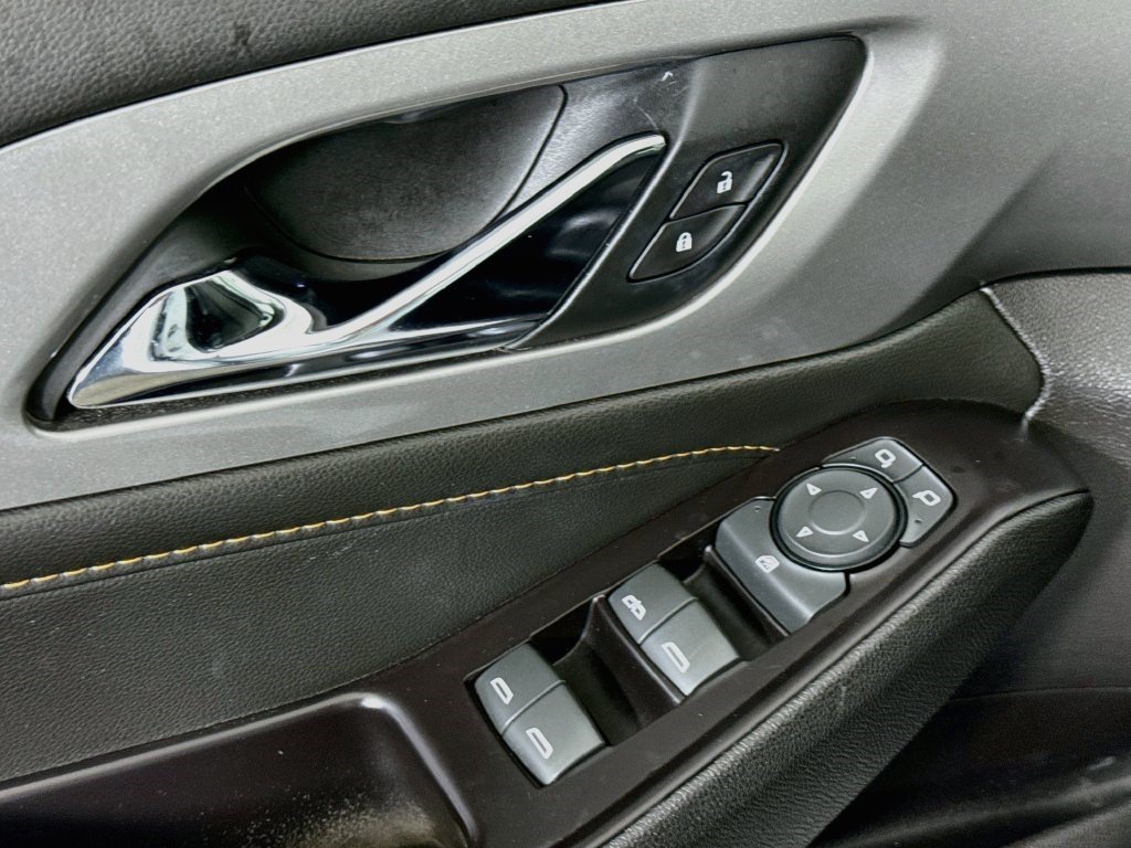 Used 2019 Chevrolet Traverse LT FWD image 23