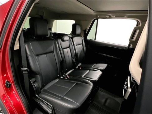 Used 2022 Ford Expedition XLT image 22