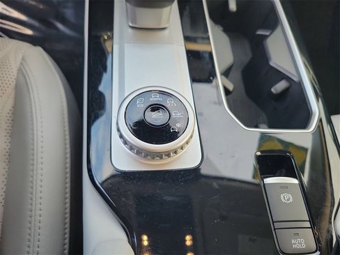 Used 2025 Mitsubishi Outlander SEL image 24