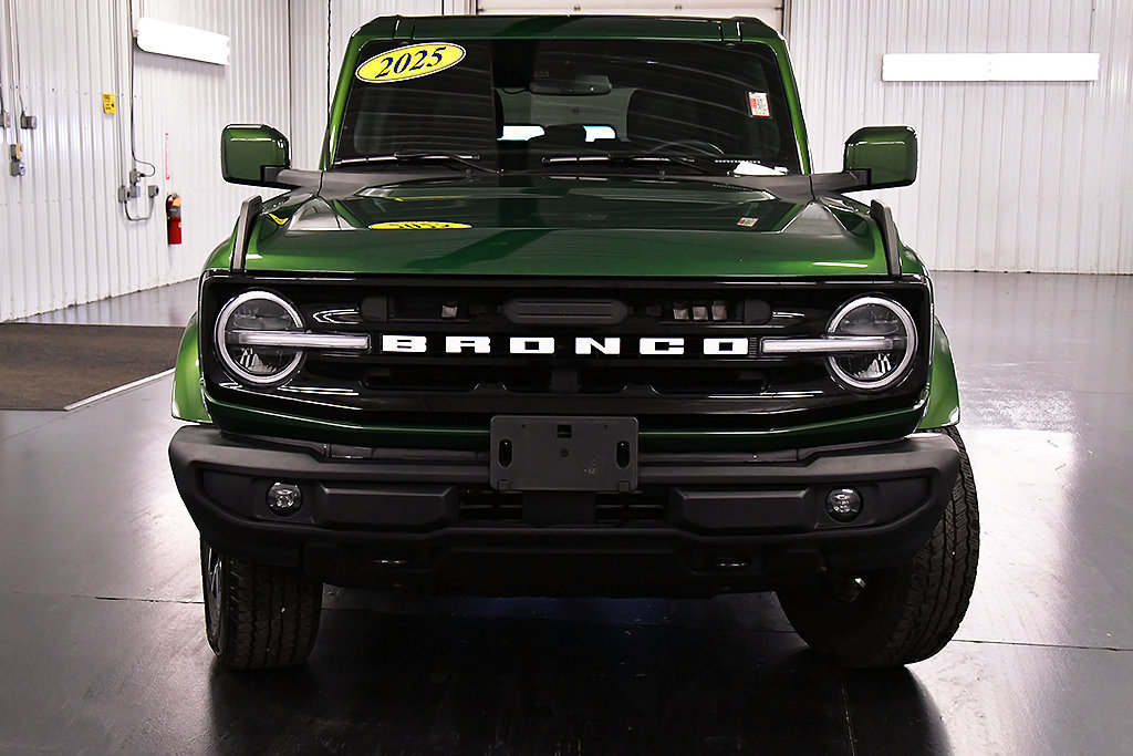 Used 2025 Ford Bronco Outer Banks AWD/4WD image 2