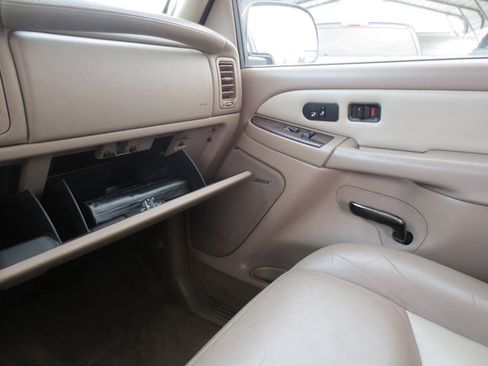 Used 2004 GMC Yukon Denali image 18