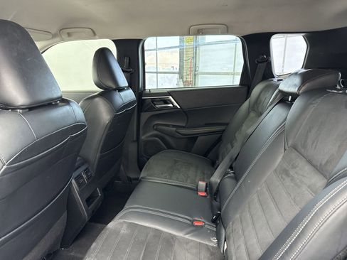 Used 2022 Mitsubishi Outlander SE image 24