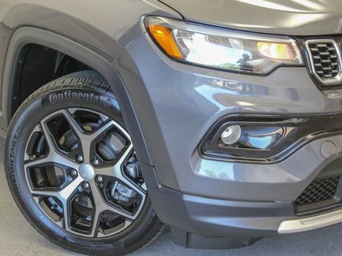 Used 2024 Jeep Compass Limited AWD/4WD image 2