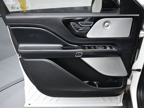 Used 2020 Lincoln Aviator Reserve w/ Equipment Group 202A image 9