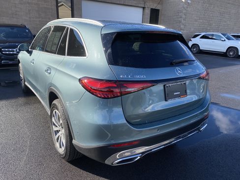 Used 2025 Mercedes-Benz GLC 300 4MATIC image 5