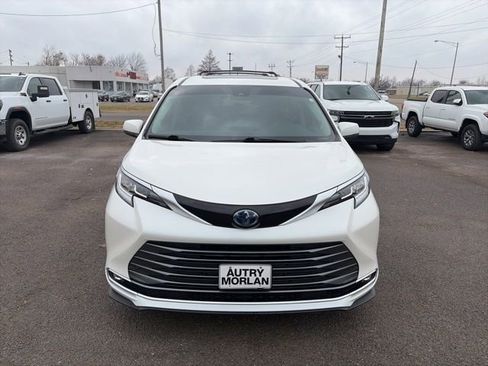 Used 2021 Toyota Sienna Limited w/ Outdoor Package (TMS) image 9
