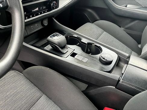 Used 2023 Nissan Rogue SV AWD/4WD image 22