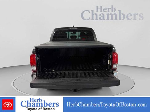 Used 2019 Toyota Tacoma SR5 AWD/4WD image 10