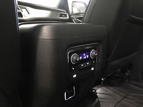 Used 2022 Chevrolet Suburban RST w/ Luxury Package image 12