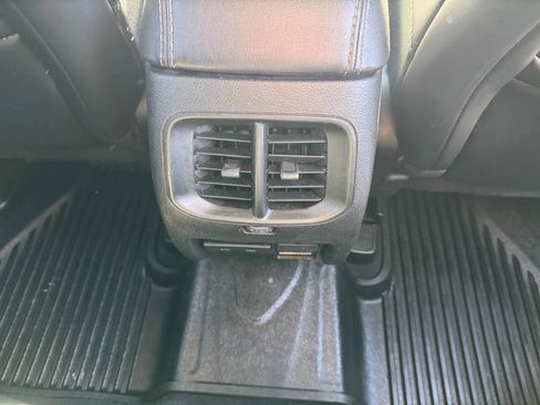 Used 2019 Jeep Cherokee Limited image 16