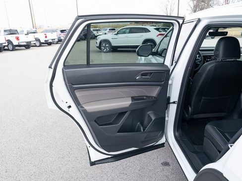 Used 2023 Volkswagen Atlas Cross Sport SE image 12