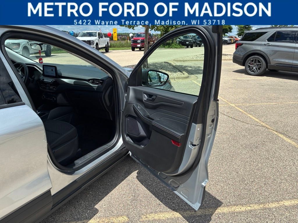 Used 2024 Ford Escape Active AWD/4WD image 41