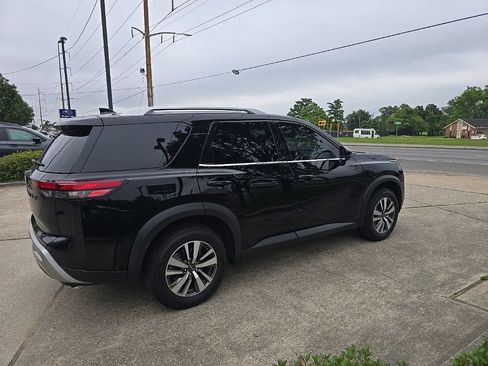 Used 2023 Nissan Pathfinder SL w/ Lighting Package (N92) FWD image 5