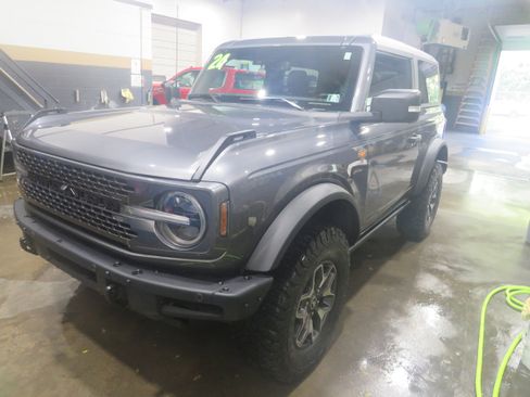 Used 2024 Ford Bronco Badlands AWD/4WD image 3