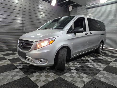 Used 2016 Mercedes-Benz Metris Passenger image 34