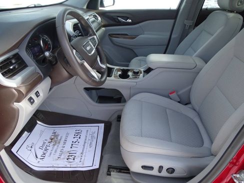 Used 2023 GMC Acadia AWD SLE image 14