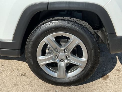 Used 2023 Jeep Compass Latitude image 8