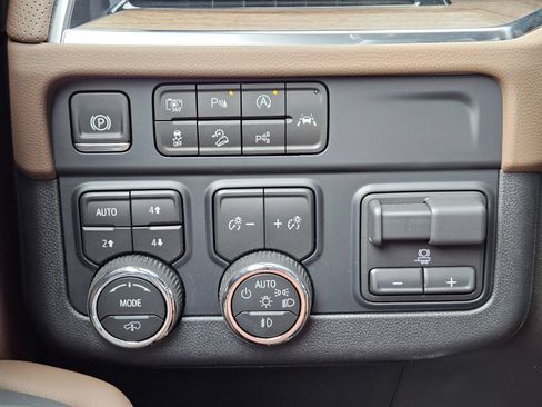 Certified 2026 Chevrolet Tahoe High Country AWD/4WD image 23