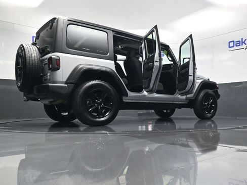 Used 2022 Jeep Wrangler Unlimited Sport image 58
