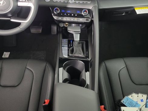 New 2025 Hyundai Elantra Limited image 10