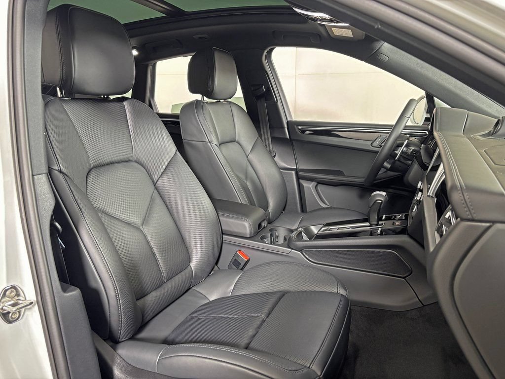 Used 2026 Porsche Macan S AWD/4WD image 38