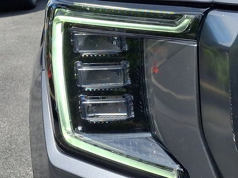 Used 2021 GMC Yukon XL AT4 AWD/4WD image 8