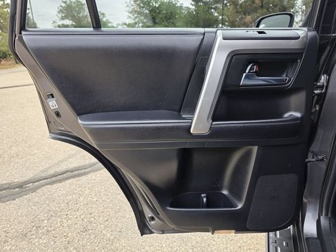 Used 2016 Toyota 4Runner SR5 AWD/4WD image 15