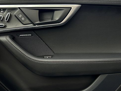 Used 2018 Jaguar F-TYPE Convertible image 15