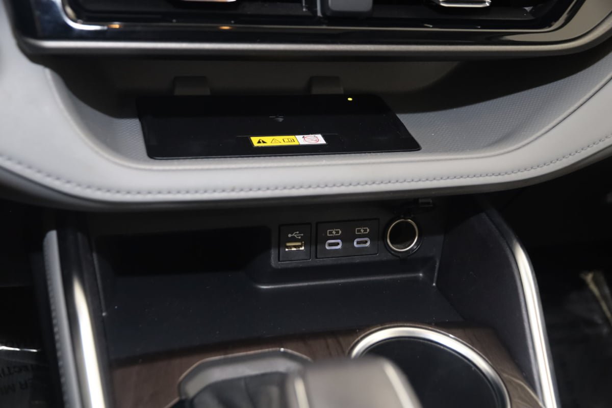 Used 2023 Toyota Highlander Limited AWD/4WD image 29