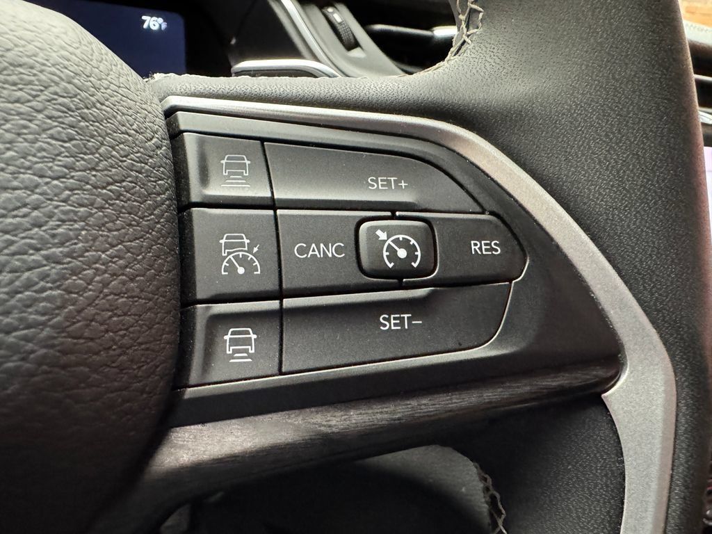 Used 2023 Jeep Grand Cherokee L Limited AWD/4WD image 15
