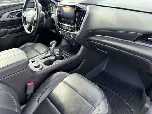 Used 2021 Chevrolet Traverse LT image 23