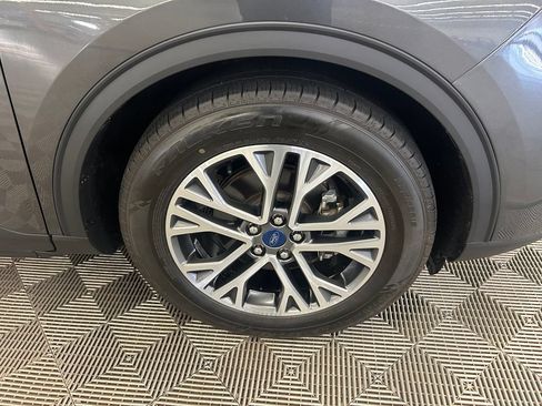 Used 2020 Ford Escape SEL FWD image 2