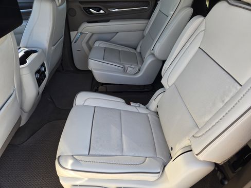 Used 2021 GMC Yukon XL Denali w/ Denali Premium Package image 34