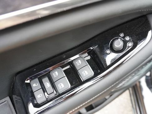 Used 2024 Jeep Grand Cherokee Overland w/ Advanced Protech Group III image 24