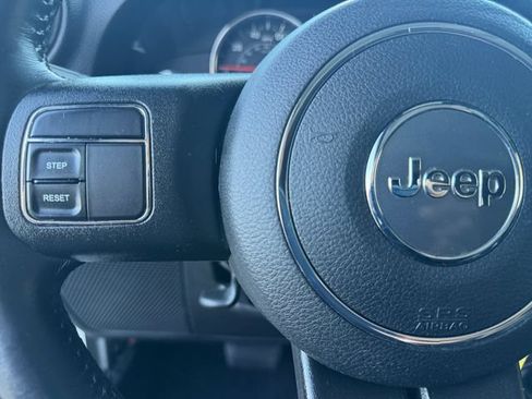Used 2018 Jeep Wrangler Unlimited Sport S AWD/4WD image 17