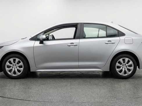 Used 2025 Toyota Corolla LE FWD image 4
