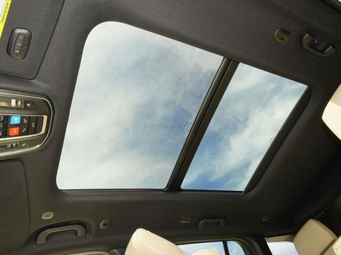 Used 2025 Jeep Grand Cherokee Limited w/ Luxury Tech Group II image 10