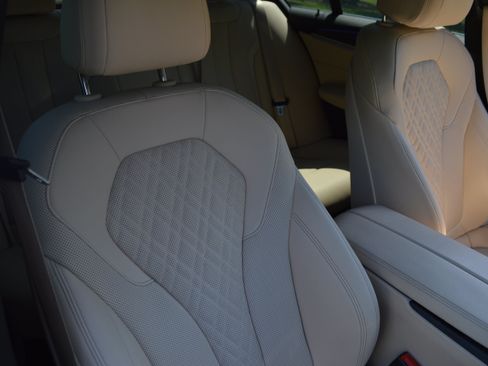 Used 2022 BMW 530i w/ Convenience Package RWD image 40