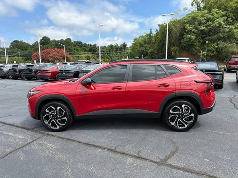 Used 2026 Chevrolet Trax RS w/ Sunroof Package FWD image 4